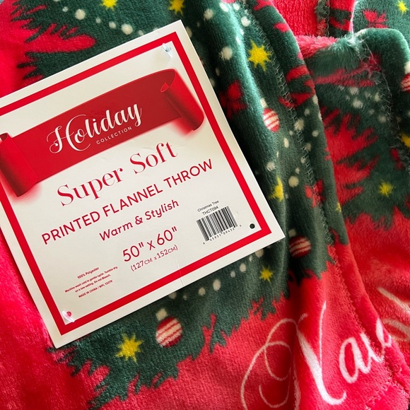 Feliz Navidad red Christmas Holiday tree plush throw blanket. NWT - Picture 2 of 3